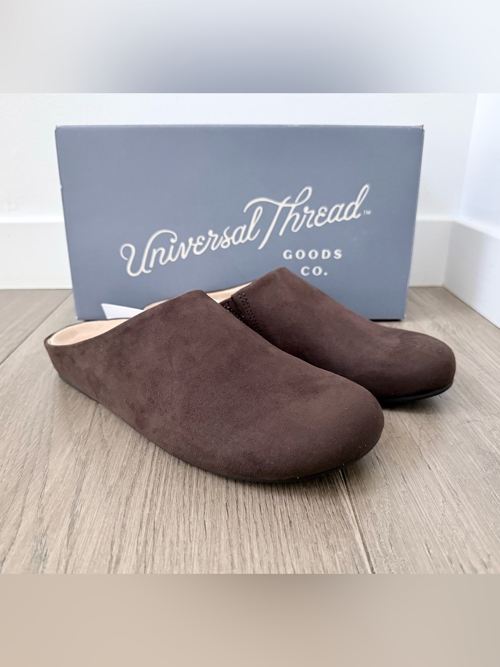 NWT Universal Thread Brooke Faux Suede Chocolate Brown Clogs Mules 9.5